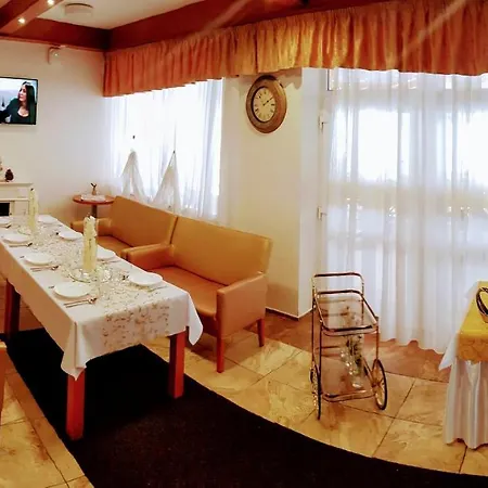 Agrohotel Tri Brezy 4* Hrustin