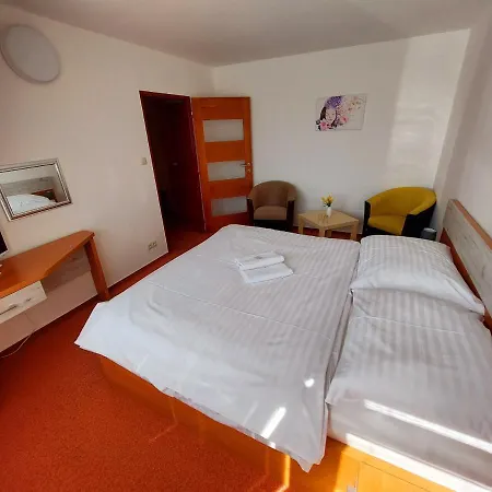 Agrohotel Tri Brezy Vendégház Hrustin