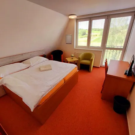 Pensión Agrohotel Tri Brezy 4*