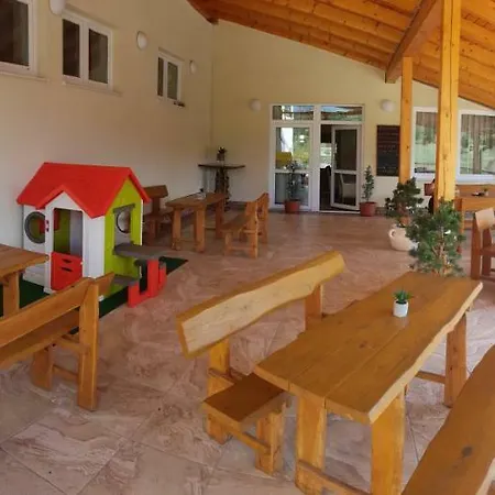 Pensión Agrohotel Tri Brezy 4*