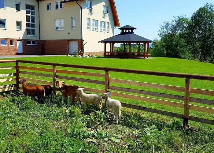 Agrohotel Tri Brezy 招待所 4*