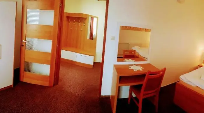 Agrohotel Tri Brezy 招待所 4*