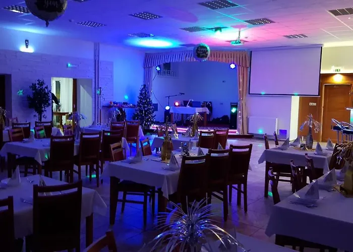 Agrohotel Tri Brezy 招待所 Hrustin